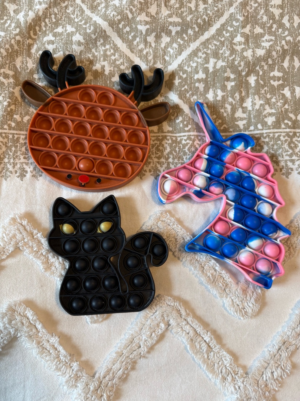 Set of three pop-it toys in good condition, unicorn, cat, deer